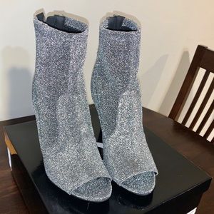 G by GUESS Womens Bex Metallic Ankle Booties